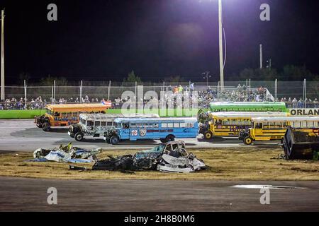 38 Lap Enduro. Motocicli. Monster Truck. Van Derby. Burnout. Corsa skid-car. Flagpole corsa. Figura 8 corsa degli autobus. Tour of Destruction è un'auto selvaggia e folle che schianterà la carneficina il 26 novembre 2021. Sport estremo di distruggere auto, furgoni, biciclette. Quando si mescolano corse con demolizioni derby. Mostra Monster Truck. (Foto di Yaroslav Sabitov/YES Market Media/Sipa USA) Foto Stock