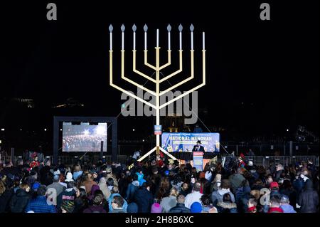 Washington, Stati Uniti. 28 novembre 2021. La cerimonia con l'illuminazione della Menorah Nazionale. Credit: SOPA Images Limited/Alamy Live News Foto Stock