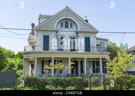 NEW ORLEANS, LA, USA - 6 SETTEMBRE 2020: Grande casa vittoriana su Prytania Street Foto Stock