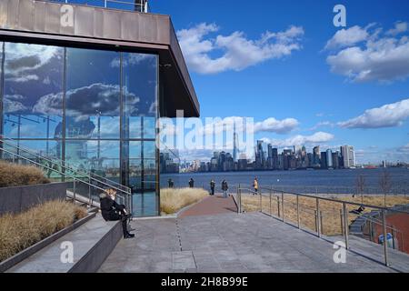 New York City, USA - 16 novembre 2021: Museo di Liberty Island sulla storia della Statua della libertà Foto Stock