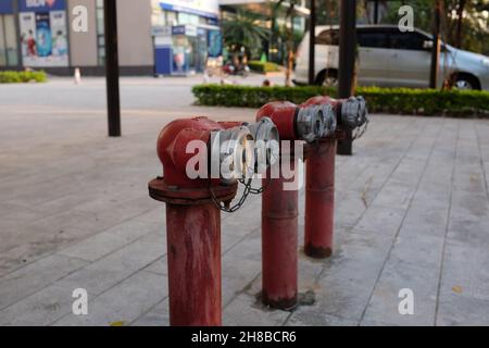 In attesa di idranti antincendio Foto Stock