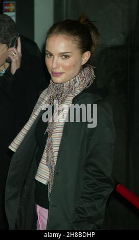 Natalie Portman partecipa alla prima del 'pianista' al Loews Lincoln Square di New York il 10 dicembre 2002. Photo Credit: Henry McGee/MediaPunch Foto Stock