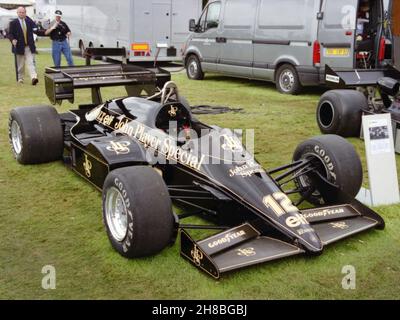 1984 F1 Lotus-Renault turbo 95T in mostra al Goodwood Festival of Speed, 12 luglio 2002. Foto Stock