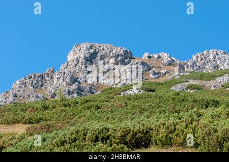 Aspre scogliere di cima del monte Elfer, Stubaital, Tirolo, Austria Foto Stock