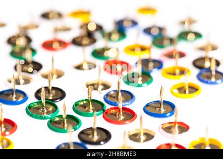 Un thumbtacks colorato Foto Stock