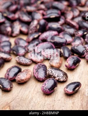 Fagioli della Stiria su tavola di legno Foto Stock