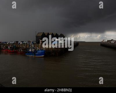 Una tempesta in mare nel canale inglese della costa di Whitstable, Kent. Foto Stock