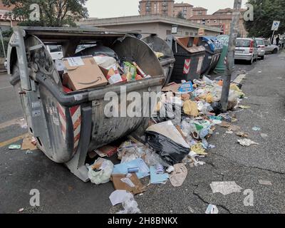Roma, situation immondizia quartiere Alessandrino Foto Stock