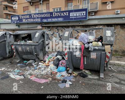 Roma, situation immondizia quartiere Alessandrino Foto Stock