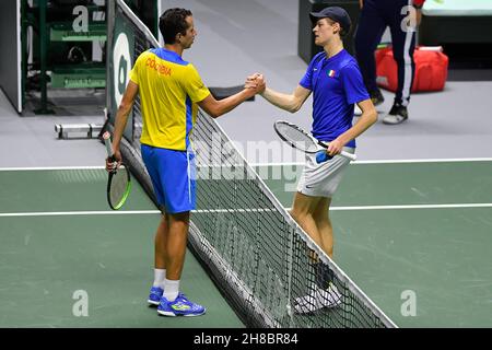 Torino, Italia. 27 novembre 2021. Tennis-Davis Cup Group e qualifica per quarti di finale Italia vs. Copobia pala Alpitour, Torino, Italia 27 novembre 2021 Jannik sinner d'Italia durante la partita di tennis single contro Daniel Elahi Galan di Colombia (Foto di Tonello Abozzi/Pacific Press) Credit: Pacific Press Media Production Corp./Alamy Live News Foto Stock