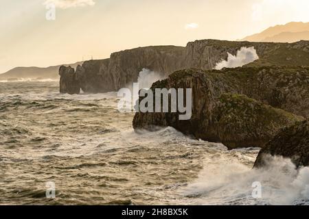 Paesaggio della costa asturiana - Cabo de San Antonio Foto Stock