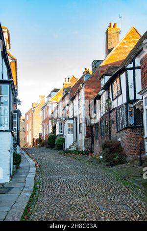 Pittoresca, strada acciottolata Mermaid a Rye, East Sussex, Inghilterra, Gran Bretagna Foto Stock