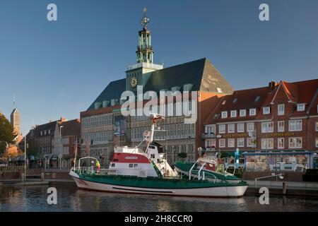 nave museo Seenotkreuzer Georg Breusing a Ratsdelft di fronte a Ostfriesisches Landesmuseum, Germania, bassa Sassonia, Frisia orientale, Emden Foto Stock