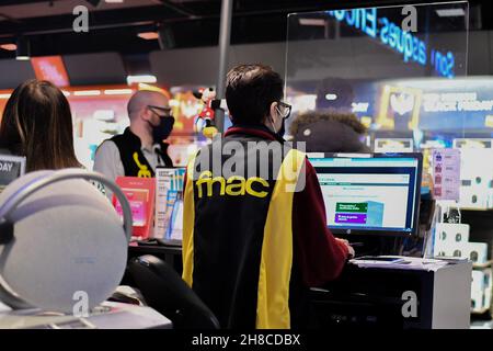Venerdì Nero a Fnac nel Forum des Halles di Parigi, Francia il 28 novembre 2021. Foto di Lionel Urman/ABACAPRESS.COM Foto Stock