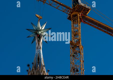 Barcellona, Spagna, 29, novembre 2021. Spagna - Barcellona - Sagrada Familia STAR placement. Credit: Joan Gosa/Alamy Live News Foto Stock