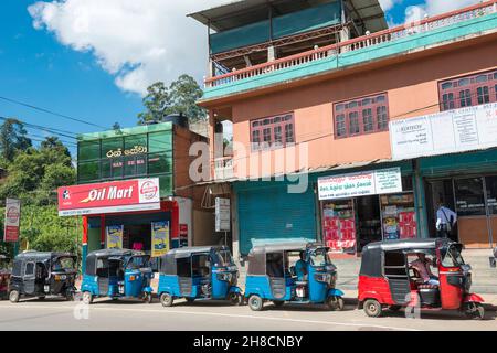 Sri Lanka, provincia di Uva, provincia di Uva, provincia di Uva, Welimada, ville, Staadt, città, magasin, Laden, Geschäft, negozio, negozio, percorso, Strasse, ro Foto Stock