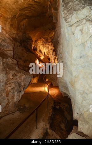 Dettagli delle formazioni rocciose all'interno delle grotte di Jenolan, vicino a Sydney, Australia Foto Stock
