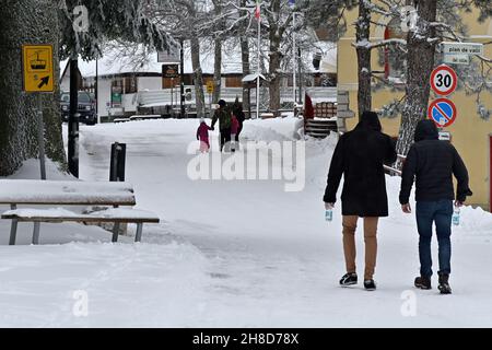 Monte Terminillo (Rieti) - 29 novembre 2021 nevicate sulla stazione sciistica di Monte Terminillo in provincia di Rieti, nell'Appennino centrale, da due giorni l'Italia centrale è in lotta con il maltempo e le nevicate anche ad altitudini relativamente basse. Foto Stock