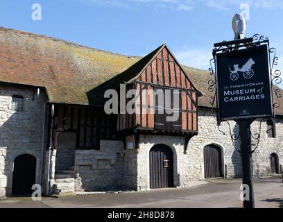 Maidstone Carriage Museum, ospitato in scuderie del XIV secolo del complesso medievale del Palazzo arcivescovile, Mill Street Maidstone, Kent Foto Stock