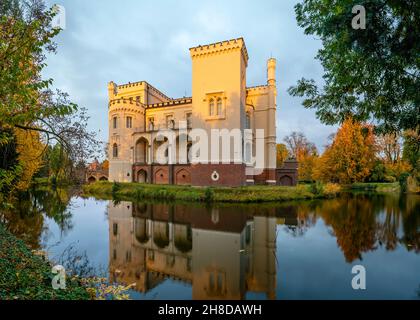 Castello a Kornik vicino Poznan in Polonia in autunno accappatoio Foto Stock