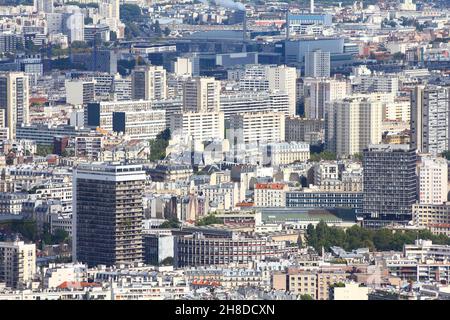 Vista aerea della città di Parigi con Olympiades e quartieri di Quartier Chinois del 13 ° arrondissement (13 ° arrondissement). Quartieri delle camere da letto. Foto Stock