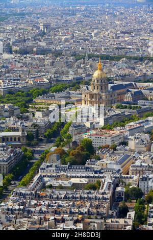 Parigi città, Francia - veduta aerea del paesaggio urbano con il Palazzo Invalides. 7° arrondissement di Parigi. Foto Stock