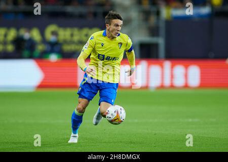 Salvi Sanchez di Cadice durante il campionato spagnolo la Liga partita di calcio tra Cadice CF e Atletico de Madrid il 28 novembre 2021 allo stadio Nuevo Mirandilla di Cadice, Spagna - Foto: Joaquin Corchero/DPPI/LiveMedia Foto Stock