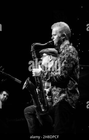 Ian Ballamy suona il sax tenore con Ian Shaw, Jamie Safir, Scarborough Jazz Festival 2021, UK Foto Stock