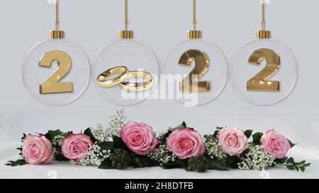 anelli di nozze d'oro in vetro trasparente natale bauble 2022 cifre e bella rosa rose decorazione Foto Stock