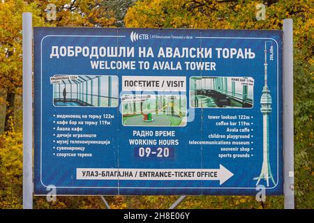 Belgrado, Serbia - 23 ottobre 2021: Avala Tower Sign Tourist Info Board. Foto Stock