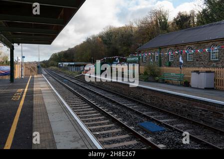 Okehampton, Devon, Inghilterra, Regno Unito. 2021. La stazione di Okehampton è stata riaperta di recente, alla fine della linea Dartmoor Foto Stock