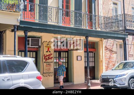 NEW ORLEANS, LA, USA - 5 SETTEMBRE 2020: Johnny's po-boys nel quartiere francese Foto Stock