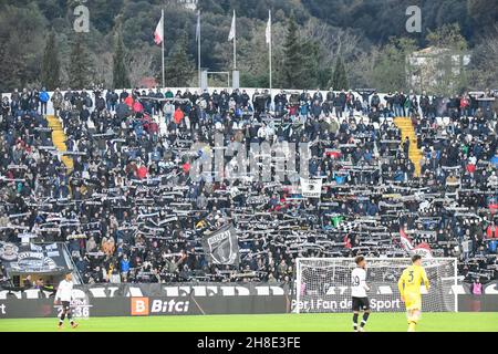 La Spezia, Italia. 28 novembre 2021. I tifosi di Spezia durante Spezia Calcio vs Bologna FC, Serie italiana di calcio A Match a la Spezia, Italy, November 28 2021 Credit: Independent Photo Agency/Alamy Live News Foto Stock