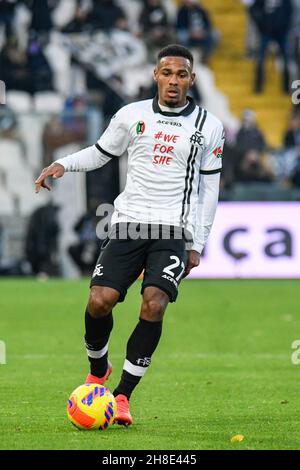 La Spezia, Italia. 28 novembre 2021. Kelvin Amian (Spezia) durante Spezia Calcio vs Bologna FC, Serie italiana di calcio A Match a la Spezia, Italy, November 28 2021 Credit: Independent Photo Agency/Alamy Live News Foto Stock