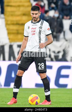 La Spezia, Italia. 28 novembre 2021. Martin Erlic (Spezia) durante Spezia Calcio vs Bologna FC, Serie italiana di calcio A match a la Spezia, Italy, November 28 2021 Credit: Independent Photo Agency/Alamy Live News Foto Stock