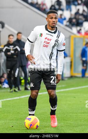 La Spezia, Italia. 28 novembre 2021. Kelvin Amian (Spezia) durante Spezia Calcio vs Bologna FC, Serie italiana di calcio A Match a la Spezia, Italy, November 28 2021 Credit: Independent Photo Agency/Alamy Live News Foto Stock