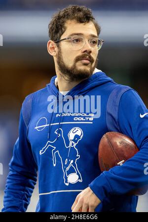 Indianapolis, Indiana, Stati Uniti. 28 novembre 2021. Indianapolis Colts kicker Rodrigo Blankenship (3) durante il pre-gioco di calcio NFL tra i Tampa Bay Buccaneers e gli Indianapolis Colts al Lucas Oil Stadium di Indianapolis, Indiana. Tampa Bay sconfisse Indianapolis 38-31. John Mersies/CSM/Alamy Live News Foto Stock