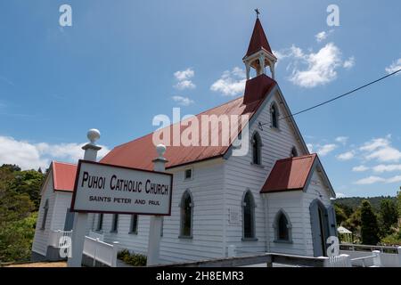 Chiesa tradizionale di legno bianco dei Santi Pietro e Paolo, Puhoi Nuova Zelanda. Foto Stock