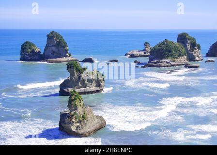 Motukiekie Rocks, vicino a Greymouth, Gray District, West Coast, Nuova Zelanda Foto Stock