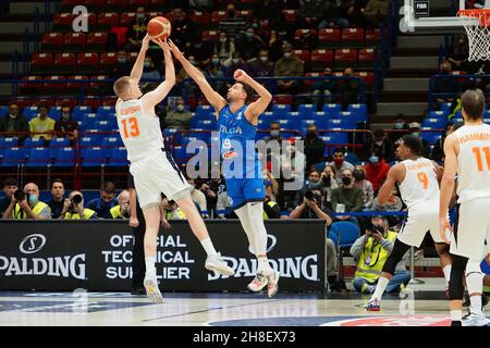 Milano, Italia. 29 novembre 2021. Roeland Schaaftenaar (Paesi Bassi) durante la Coppa del mondo FIBA 2023 Qualifiers - Italia vs Paesi Bassi, squadre di pallacanestro ternazionale a Milano, Italia, Novembre 29 2021 Credit: Independent Photo Agency/Alamy Live News Foto Stock