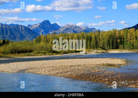 Il fiume Elk è un fiume lungo 220 chilometri, nel distretto di Kootenay sud-orientale della provincia canadese della British Columbia. Foto Stock