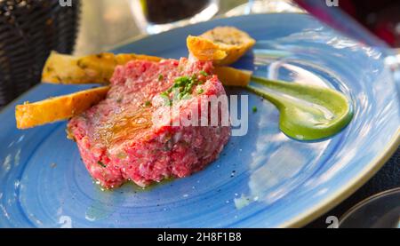 Piatto di delizioso tartaro di vitello Foto Stock