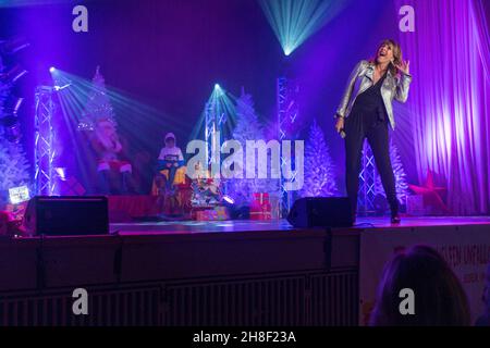 Sängerin, Dreifache Grand-Prix-Gewinnerin IREEN SHEER, STARPYRAMIDE - Achtet auf mich 2021, Beneficz-Konzert für das Gemeinnützige Jugendwerk unfallges Foto Stock