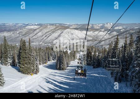 Sciare sul monte Aspen Foto Stock