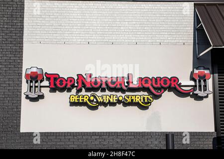 Augusta, GA USA - 07 16 21: Cartello con la scritta Top Notch Liquor Store Foto Stock