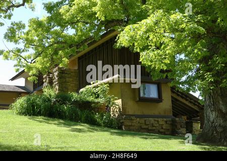 Esterno della casa Taliesin. Architettura e design del decor di Frank Lloyd Wright. Fondazione Frank Lloyd Wright. Taliesin Preservation LLC. Verde primavera, Foto Stock