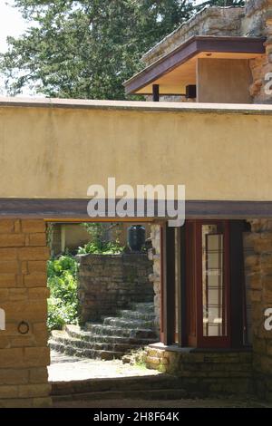 Esterno della casa Taliesin. Architettura e design del decor di Frank Lloyd Wright. Fondazione Frank Lloyd Wright. Taliesin Preservation LLC. Verde primavera, Foto Stock