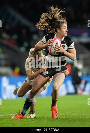 Londra, Regno Unito. 27 novembre 2021. Rhona Lloyd dei barbari in azione durante la partita della Women's International Rugby Killik Cup tra Barbarian Women e Springbok Women's XV al Twickenham Stadium. I barbari hanno vinto il gioco con un punteggio finale di 60-5. Credit: SOPA Images Limited/Alamy Live News Foto Stock