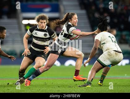 Londra, Regno Unito. 27 novembre 2021. Rhona Lloyd dei barbari in azione durante la partita della Women's International Rugby Killik Cup tra Barbarian Women e Springbok Women's XV al Twickenham Stadium. I barbari hanno vinto il gioco con un punteggio finale di 60-5. (Foto di Gary Mitchell/SOPA Images/Sipa USA) Credit: Sipa USA/Alamy Live News Foto Stock