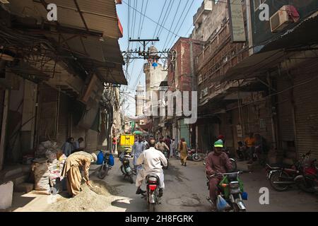 La strada vintage a Lahore, Punjab provincia, Pakistan Foto Stock